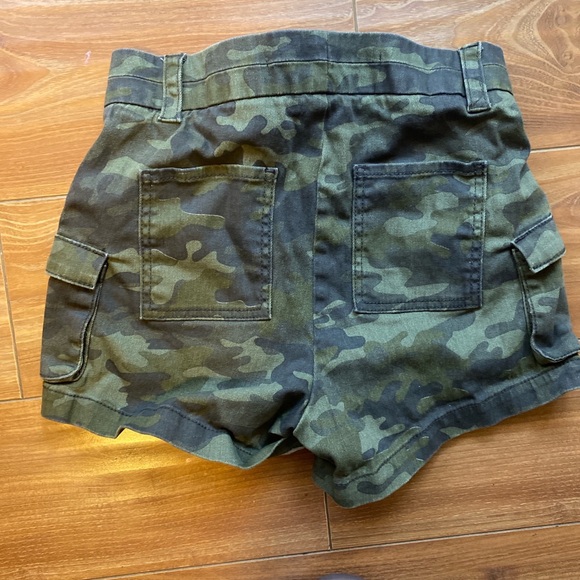 Tinseltown shorts size 5 camo cargo shorts! - Picture 3 of 3